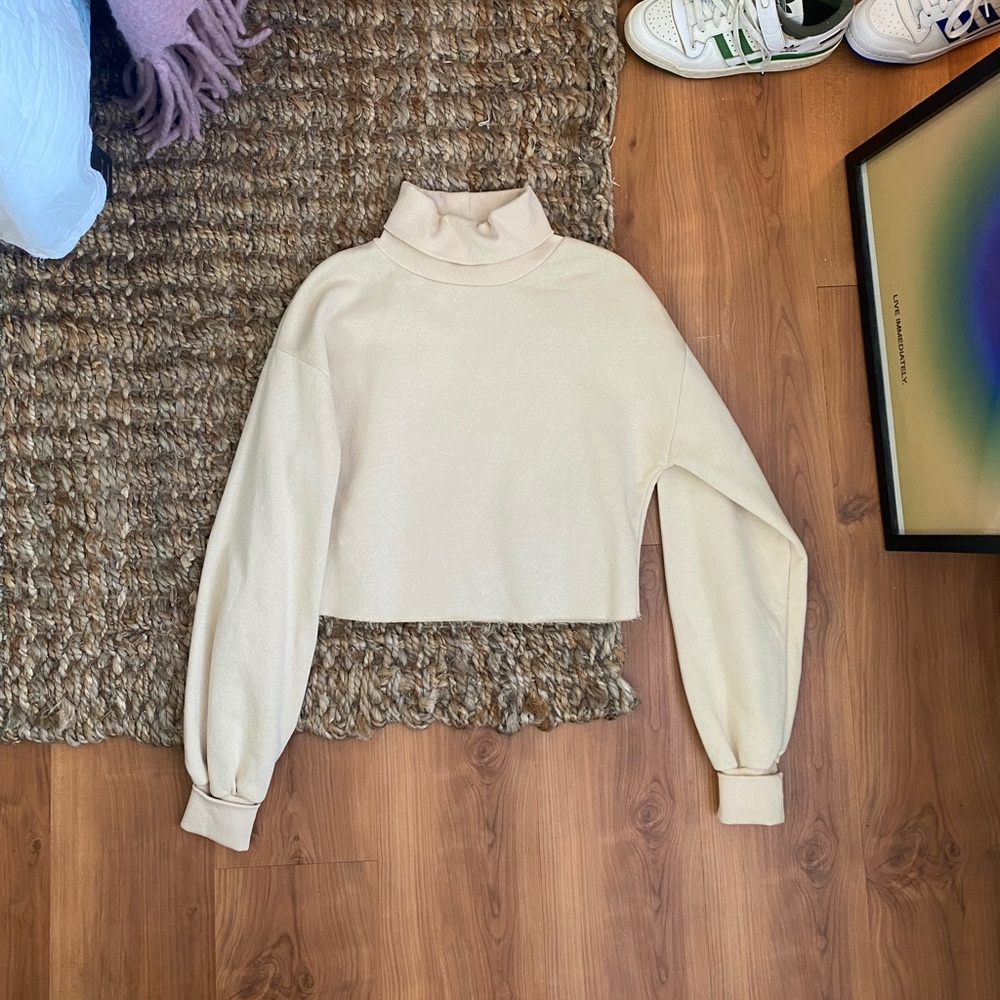 NELLY beige cropped sweater